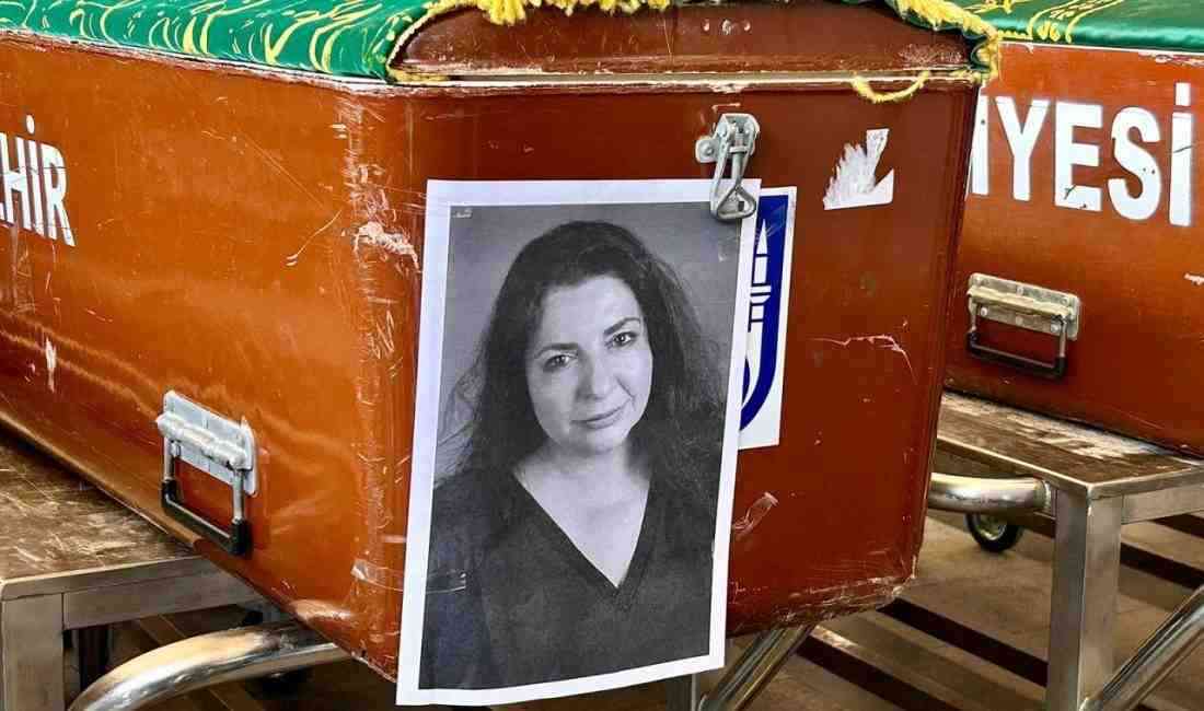 Tiyatro ve televizyon dünyasının sevilen isimlerinden Leyla Okay, uzun süredir