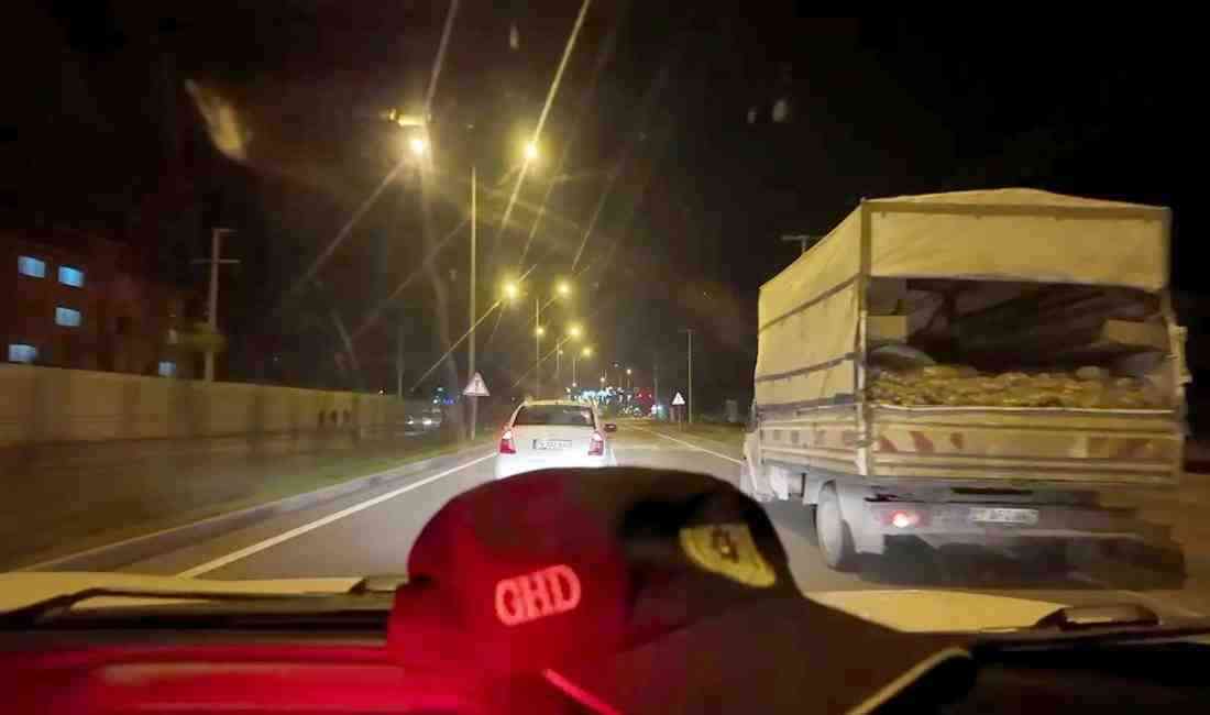 Iğdır’ın Tuzluca ilçesinde, polis ekipleri tarafından durdurulan bir kamyonette patates