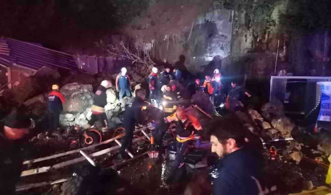 Oto Yıkama Alanına Düşen Kaya Parçaları Felakete Yol Açtı Samsun’un