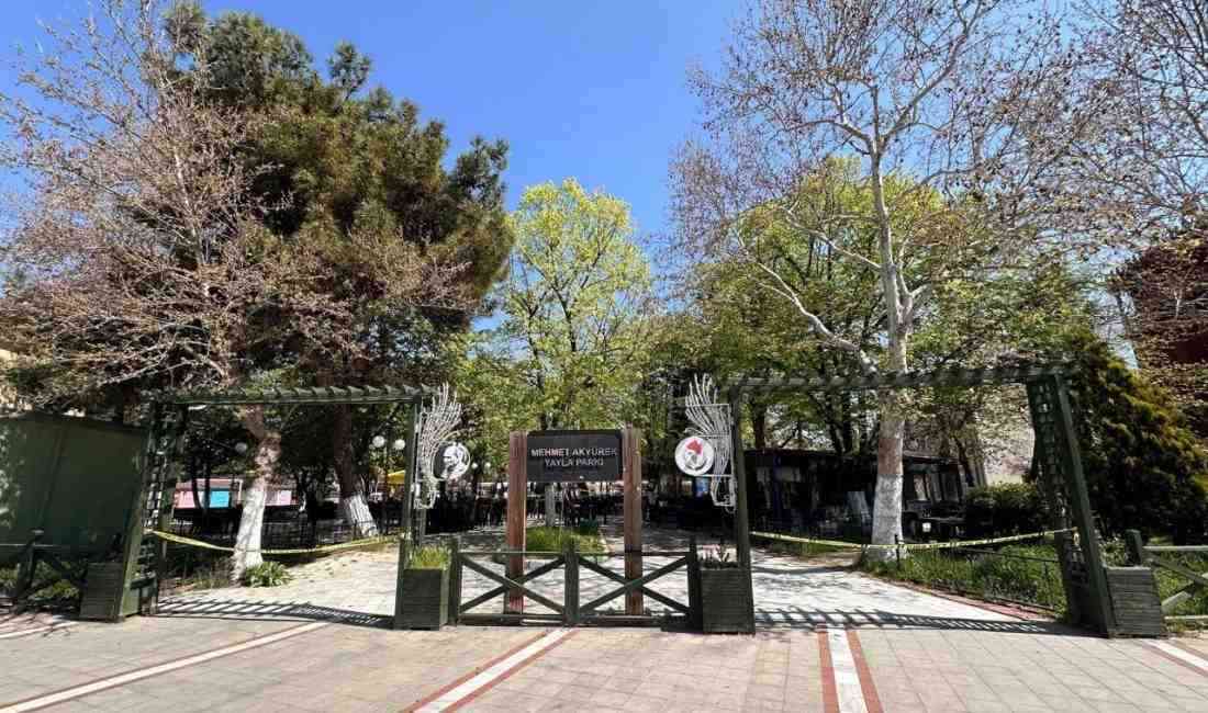 Kırklareli’nin Yayla Mahallesi’nde bulunan Mehmet Akyürek Yayla Parkı’ndaki süs havuzunda