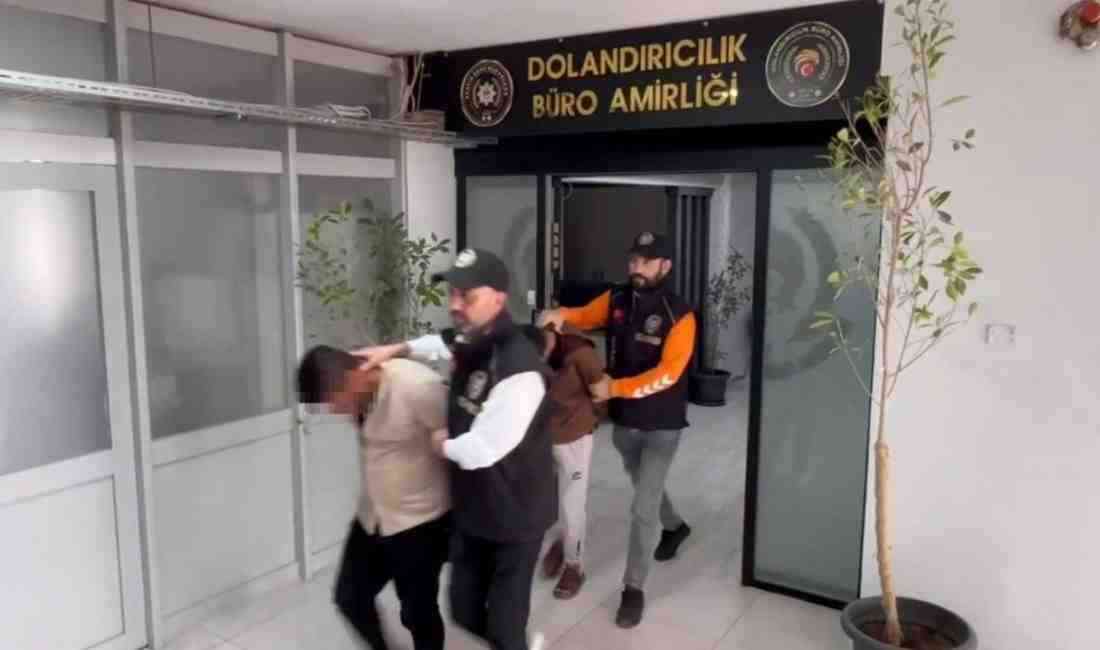 İzmir’in Ödemiş ilçesinde 79 yaşındaki bir kadını, kendilerini polis ve