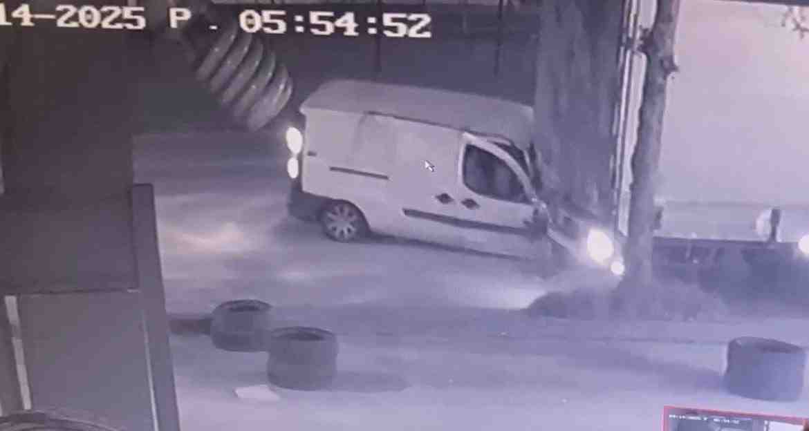 Bursa’nın Osmangazi ilçesinde sabah saatlerinde meydana gelen trafik kazasında, hafif