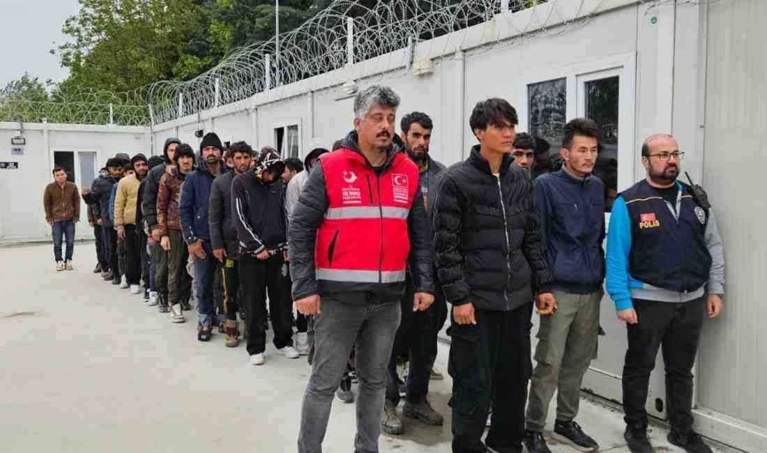 Erenler’deki Dinlenme Tesisinde Operasyon Sakarya’nın Erenler ilçesinde, Anadolu Otoyolu üzerindeki