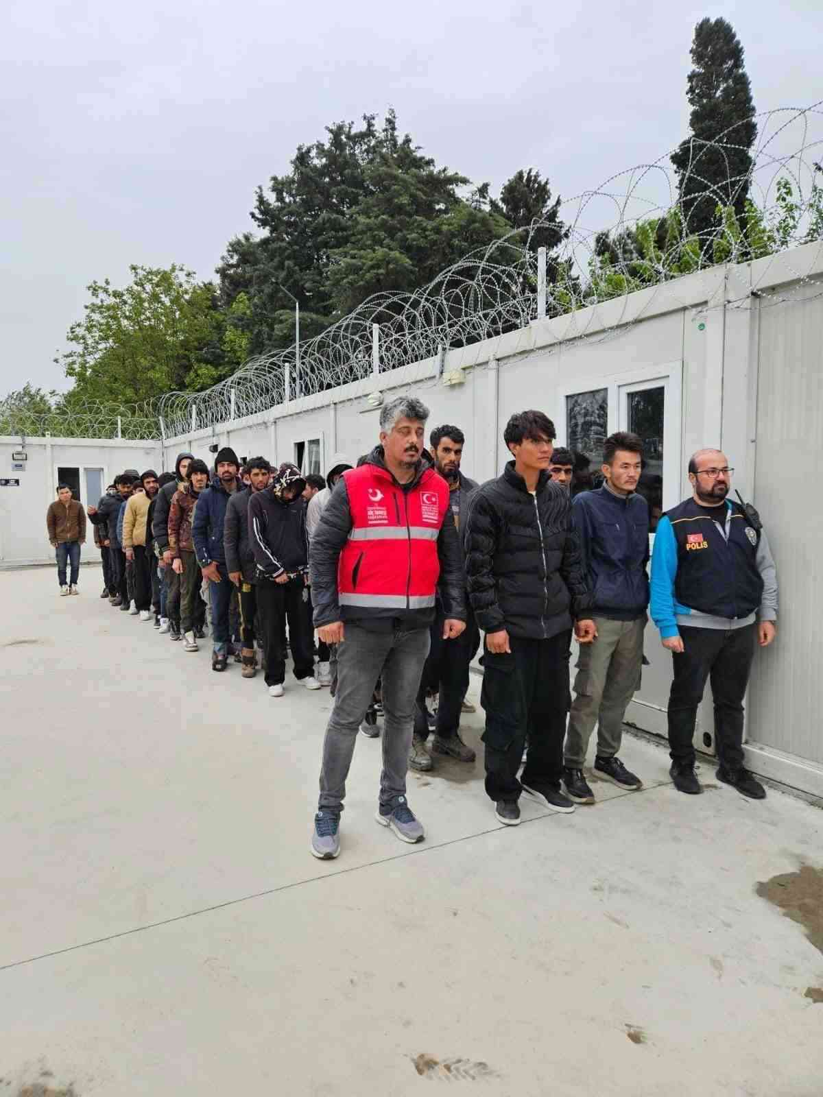 Erenler’deki Dinlenme Tesisinde Operasyon Sakarya’nın Erenler ilçesinde, Anadolu Otoyolu üzerindeki