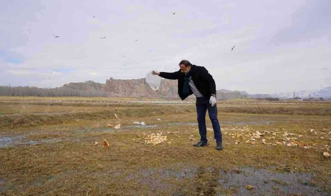 Van’da esnaflık yapan 1 çocuk babası Hamza Zariç (50), doğa