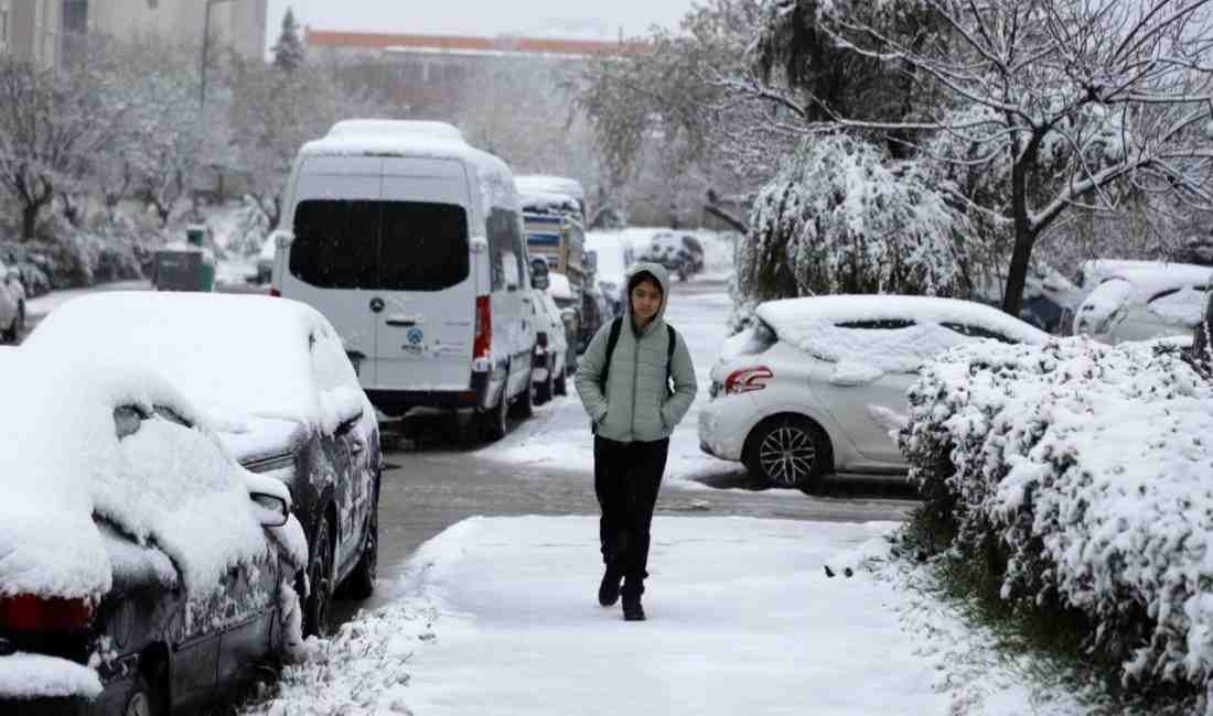 Trakya’nın Yüksek Kesimlerinde Kar Yağışı Etkili Oldu Meteoroloji Genel Müdürlüğü’nün (MGM) uyarısının ardından Trakya’nın yüksek kesimlerinde gece