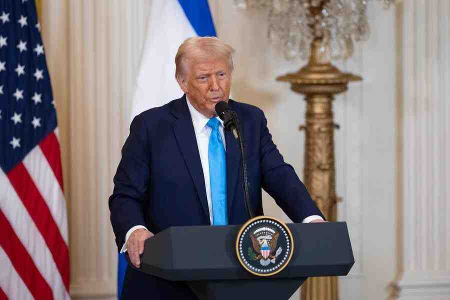 ABD Başkanı Donald Trump, Oval Ofis’te gerçekleşen bir yemin töreninde