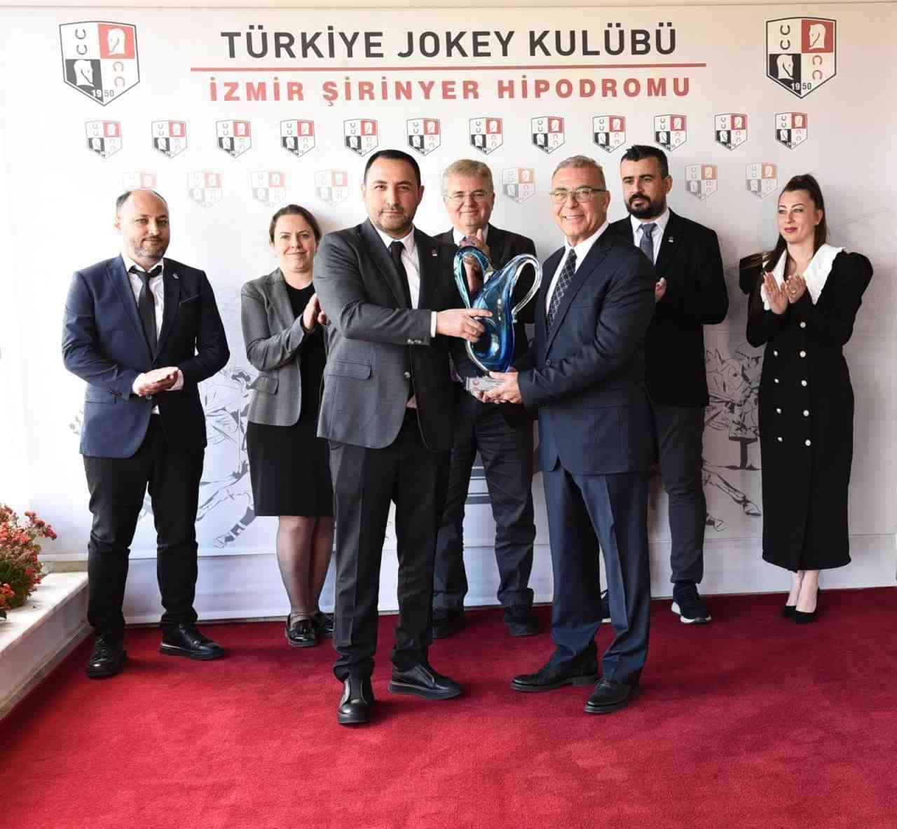26. TSYD İzmir Şubesi Koşusu’nda Şampiyon: Birdwood Türkiye Jokey Kulübü