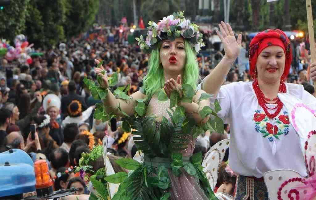 13. Portakal Çiçeği Karnavalı’nda Renkli Görüntüler ve Büyük Katılım Adana’da