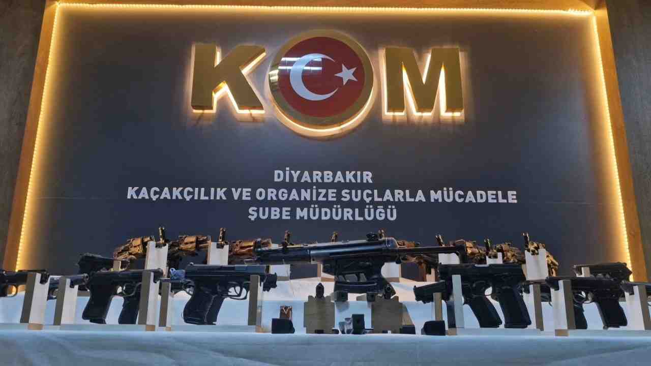 Polisten Suç Gruplarına Silah Darbesi Diyarbakır’da polis ekiplerinin yürüttüğü başarılı