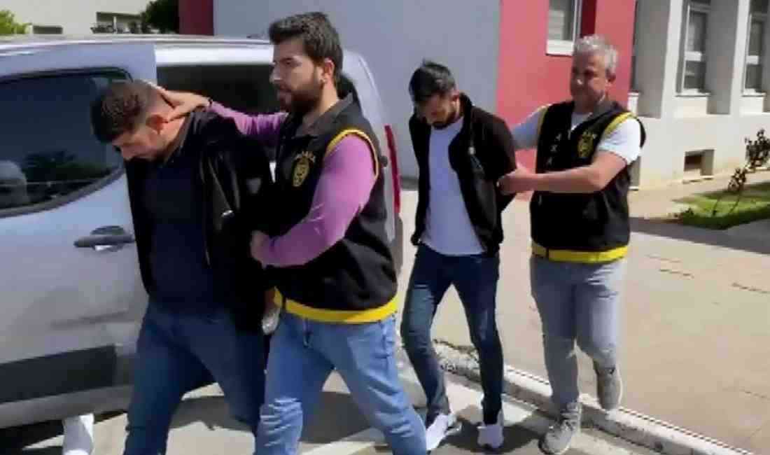 Adana’da kendilerini polis ve göç idaresi personeli olarak tanıtarak Suriye