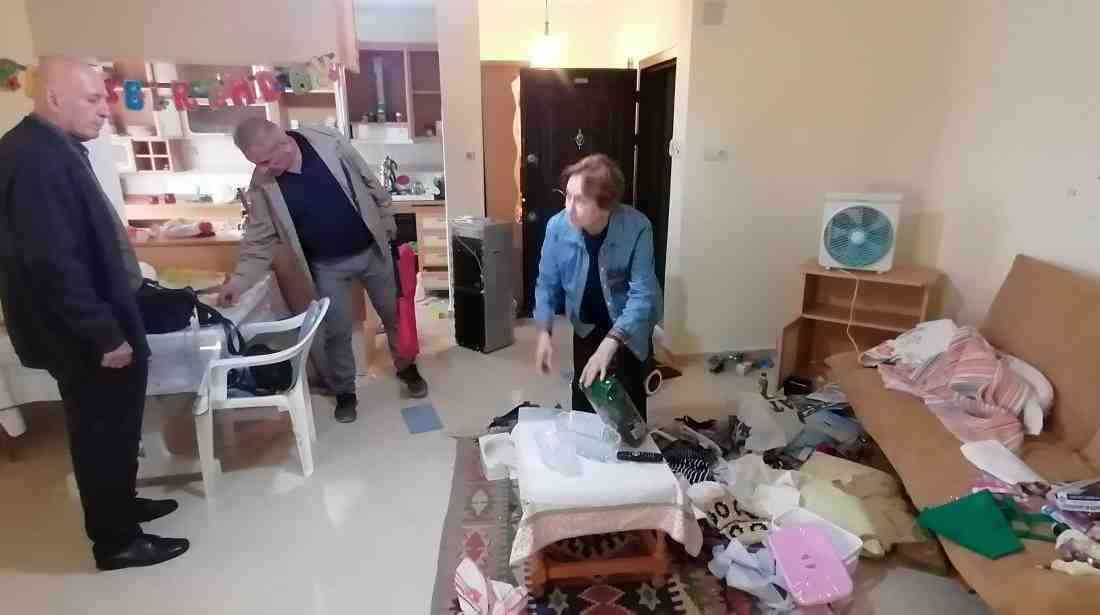 Yazlık Apartman Kışın Hırsızların Hedefi OlduMersin’in Erdemli ilçesi Kızkalesi Mahallesi’nde