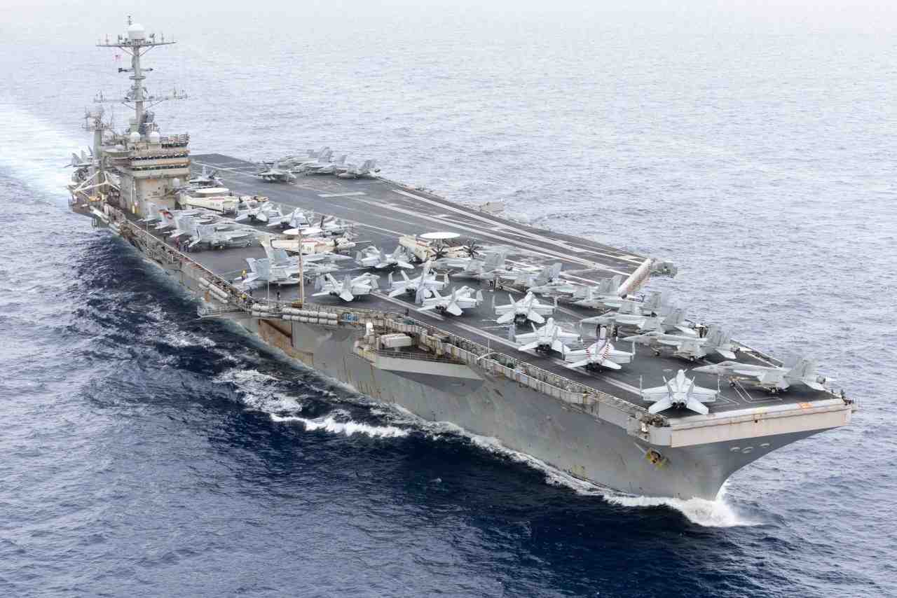 FA-18F Savaş Uçağı Kızıldeniz’e DüştüABD Donanması’na ait USS Harry S.