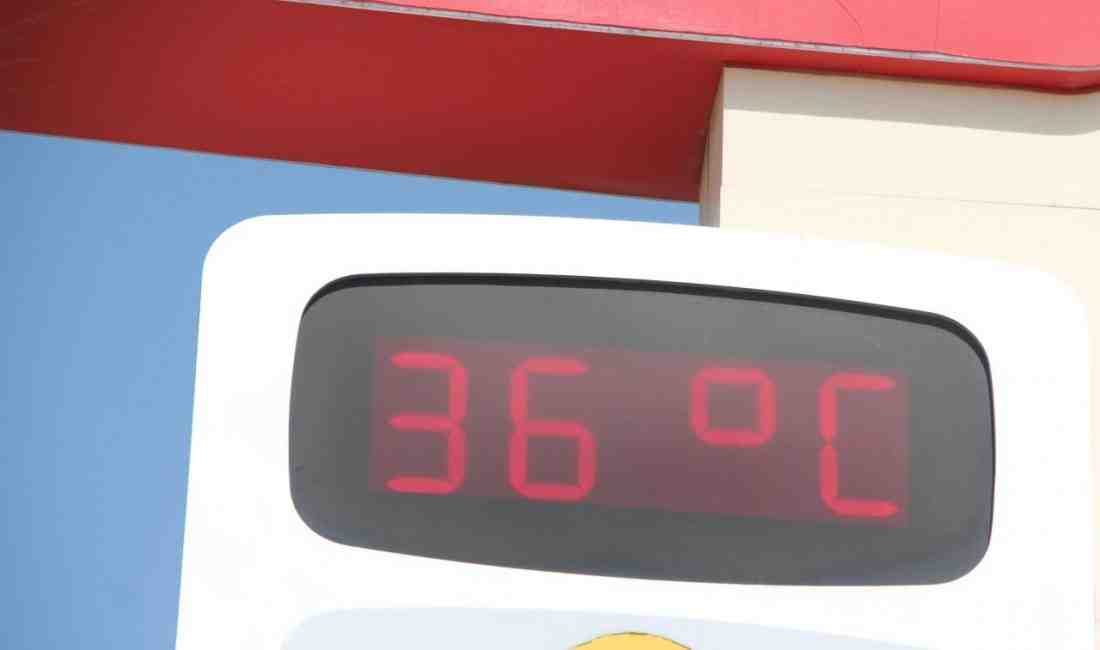 Termometreler 36 Dereceyi Gösterdi, Gençler Serinliği Kanallarda AradıAdana’da yaz sıcaklıkları