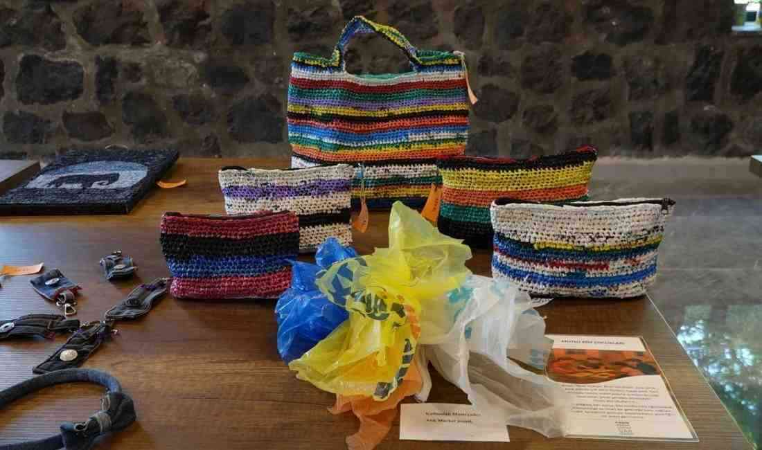 Ev hanımlarından geri dönüşüme yaratıcı dokunuş: Gelir burs oluyor, farkındalık