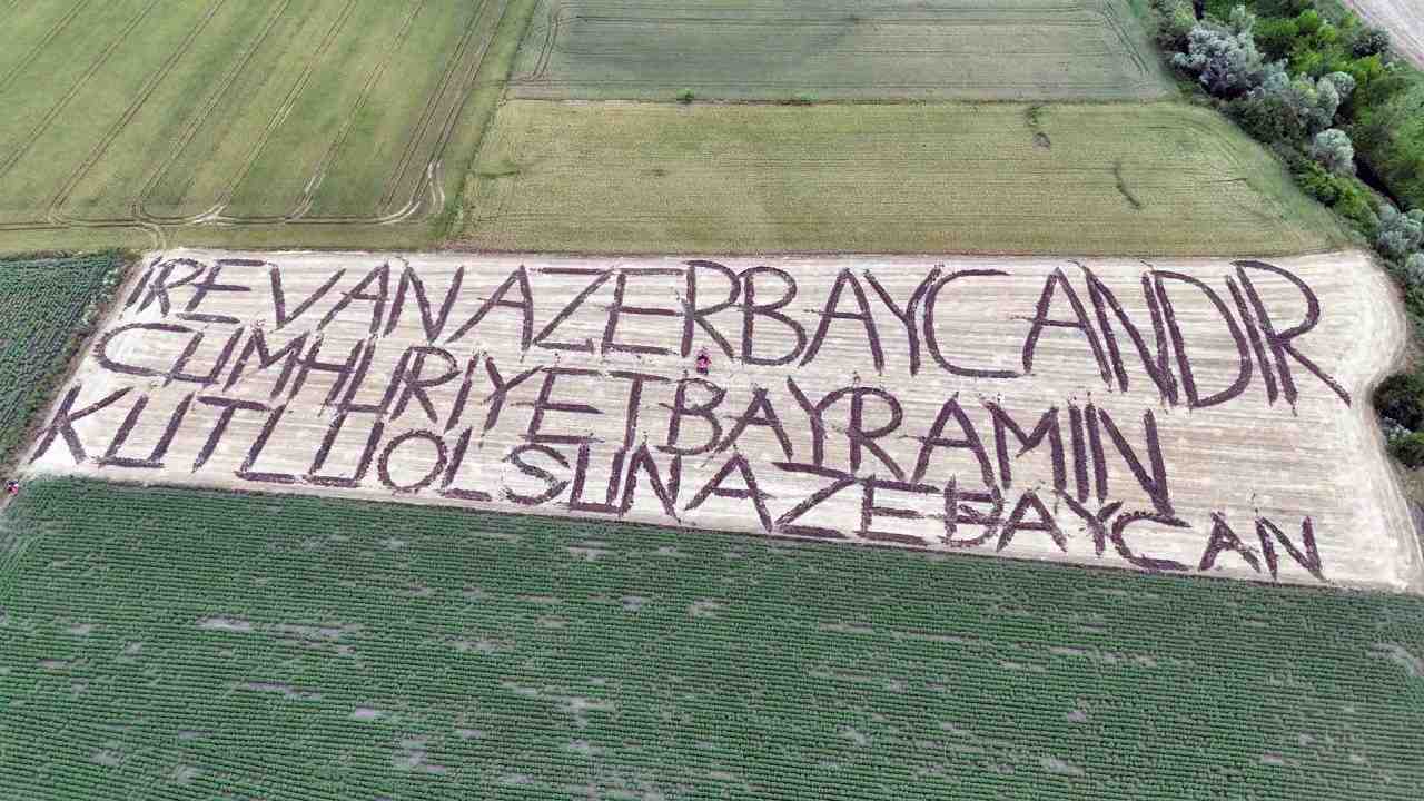 Traktörle Tarlaya Yazdı: “İrevan Azerbaycan’dır” Kırklareli’nin Lüleburgaz ilçesine bağlı Evrensekiz
