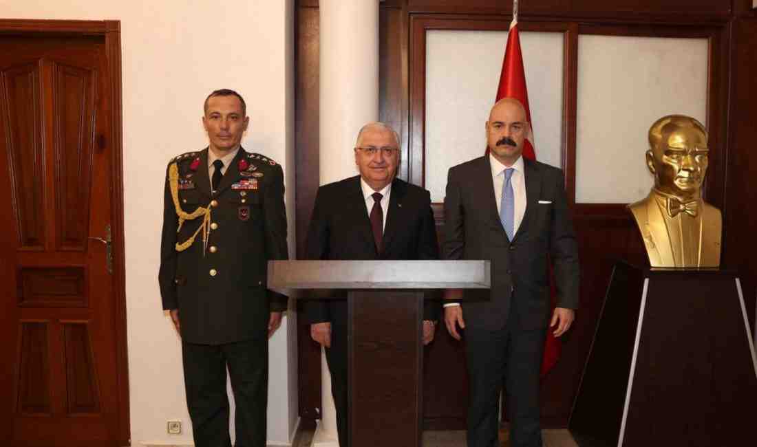 Bakan Güler, Yaounde Büyükelçiliği ve Askeri Ataşelik’te incelemelerde bulundu. Milli