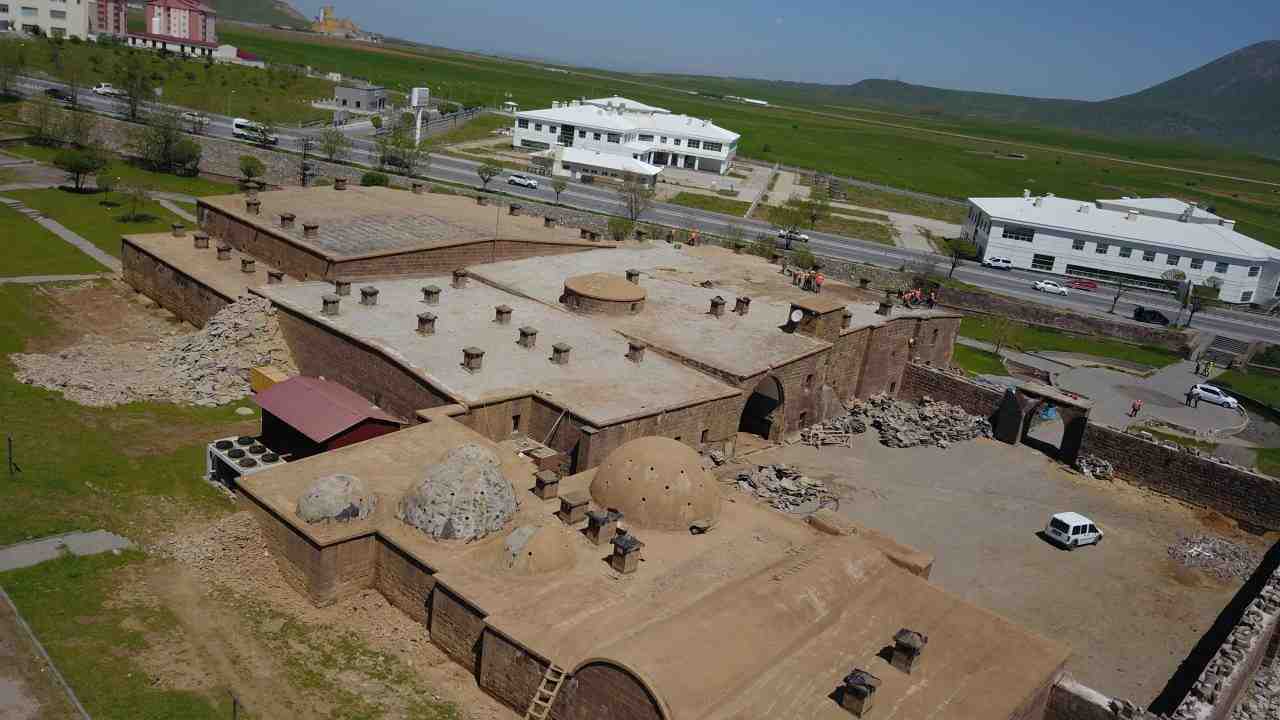 Osmanlı Mirası Modern Yorumla Hayat Buluyor Bitlis-Tatvan kara yolu kenarında