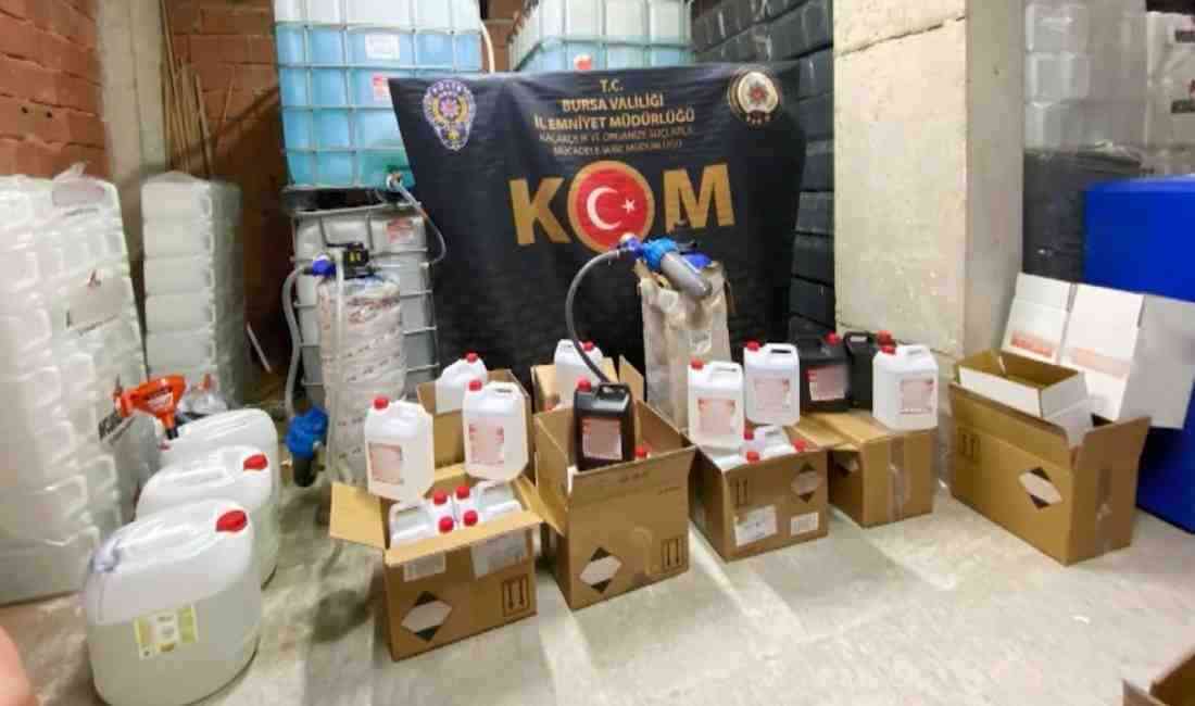 Bursa’da polisin gerçekleştirdiği kaçakçılık operasyonunda, bir depoda yapılan aramalarda 4