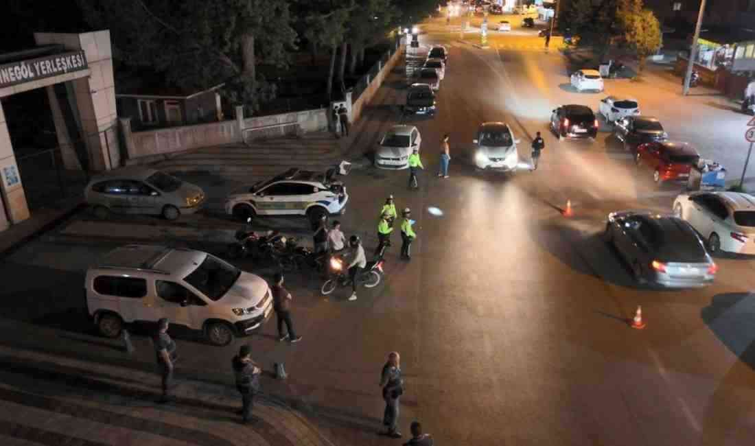 Polisin Güven ve Huzur Uygulamasında Sıkı DenetimBursa’nın İnegöl ilçesinde polis