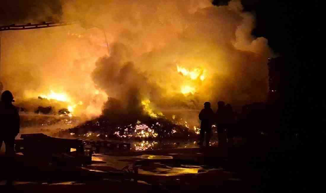 Nilüfer’de Gece Saatlerinde Korkutan YangınBursa’nın Nilüfer ilçesi Tahtalı Mahallesi’nde bulunan