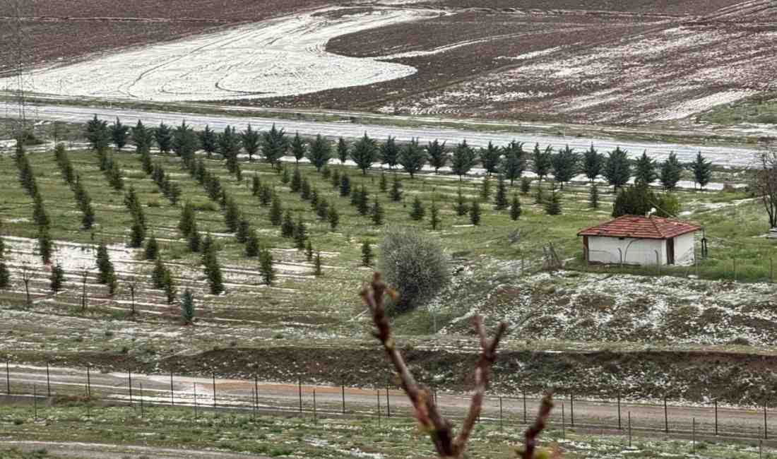 Çankırı’nın Kızılırmak ilçesinde öğle saatlerinden itibaren etkili olan sağanak ve