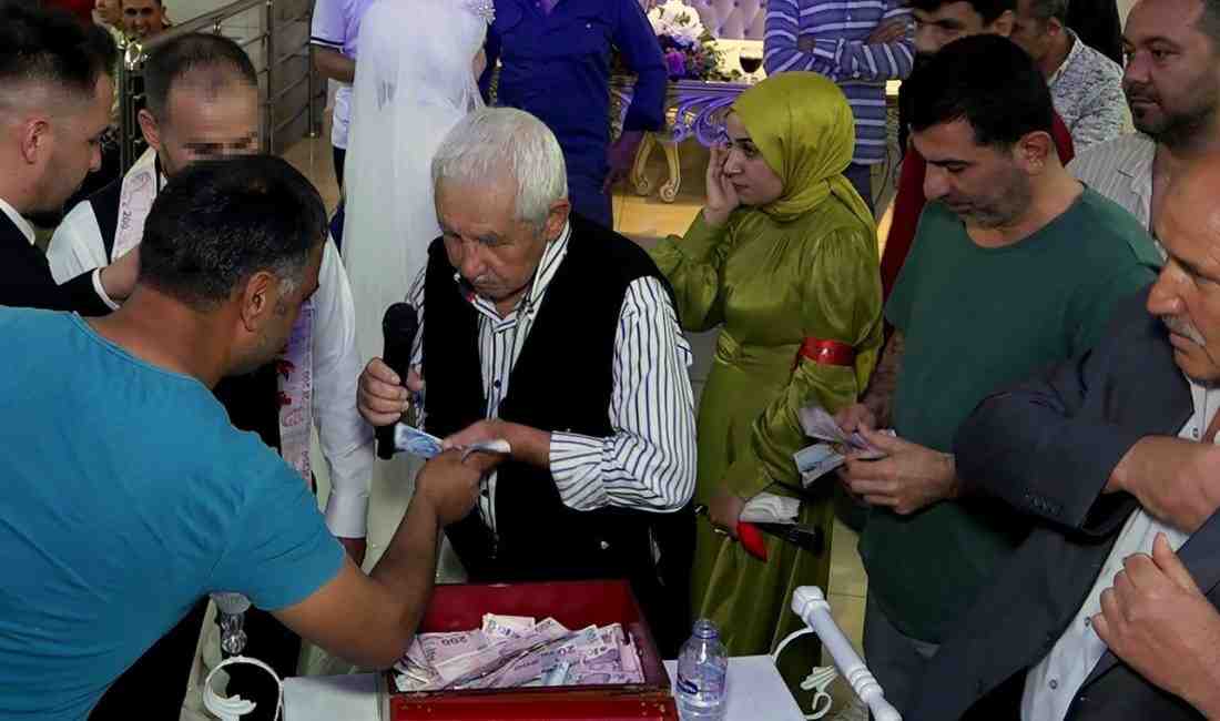 Adana’da Düğün Hırsızlığı Kamerada: Davetli Gibi Girip 40 Bin Lira Çaldı! Düğüne Misafir Gibi Katıldı, 40 Bin TL’yi Cebine Attı Adana’nın