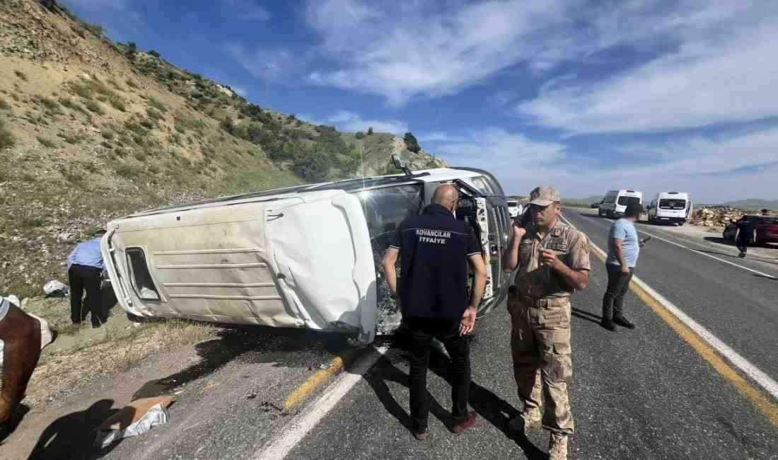 Elazığ’ın Palu ilçesinde sabah saatlerinde meydana gelen trafik kazasında, yolcu