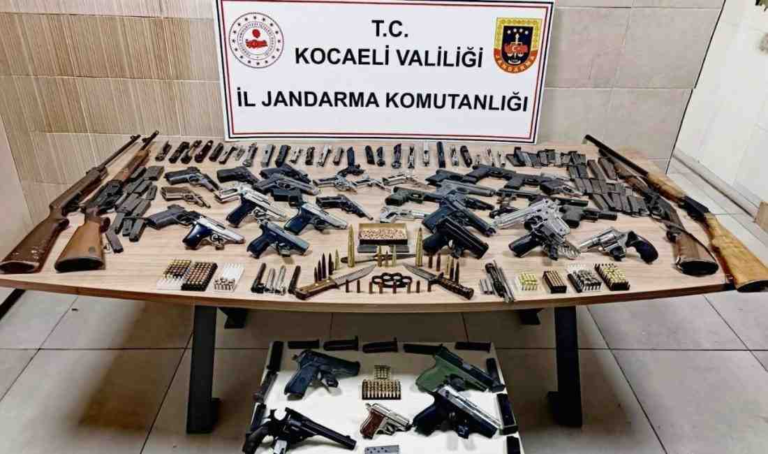 Kocaeli’nin Derince ilçesinde bir ev ve iş yerine düzenlenen operasyonda