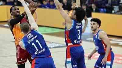 Efes, Maça Ağırlığını KoyduTürkiye Sigorta Basketbol Süper Ligi’nin 29’uncu hafta
