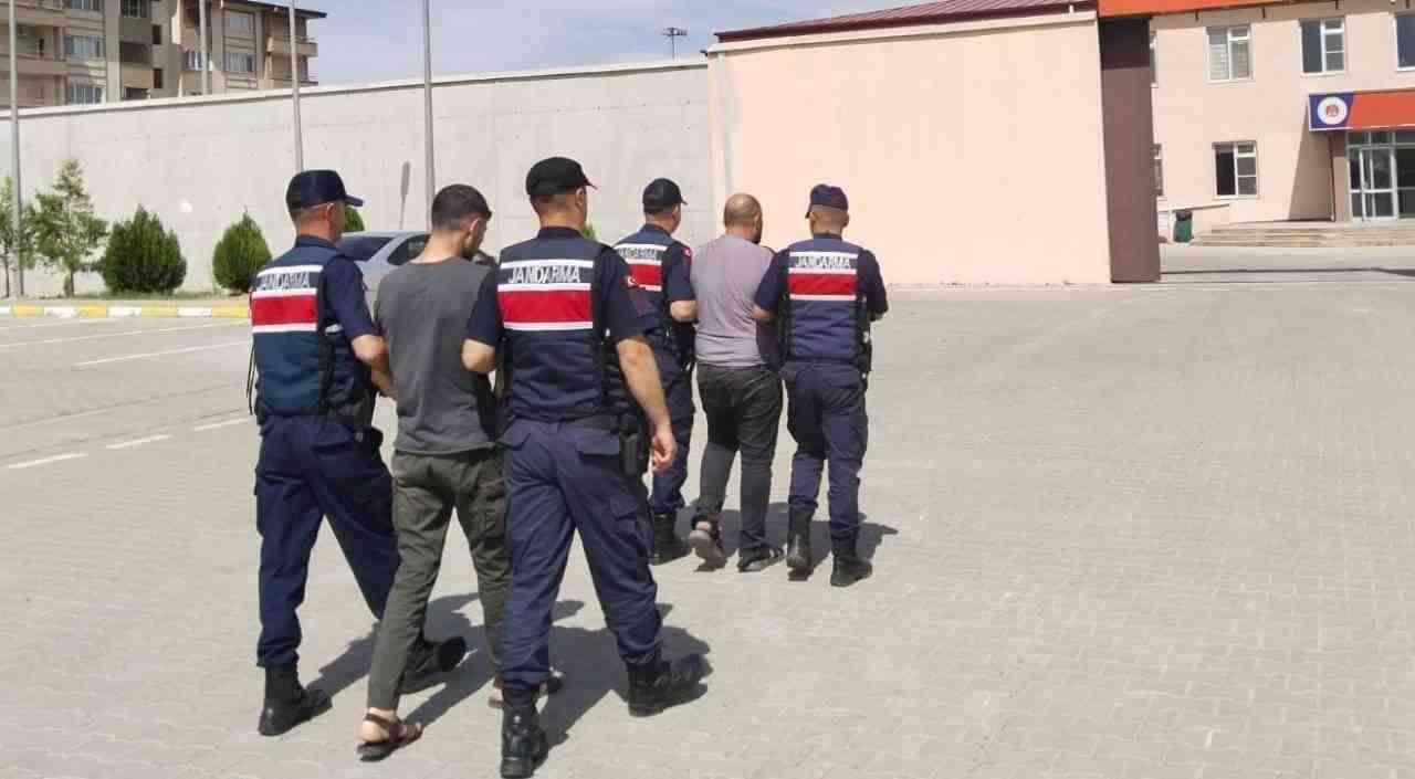 Gaziantep’in Nurdağı ve Karkamış ilçelerinde jandarma ekiplerinin şüphe üzerine durdurduğu