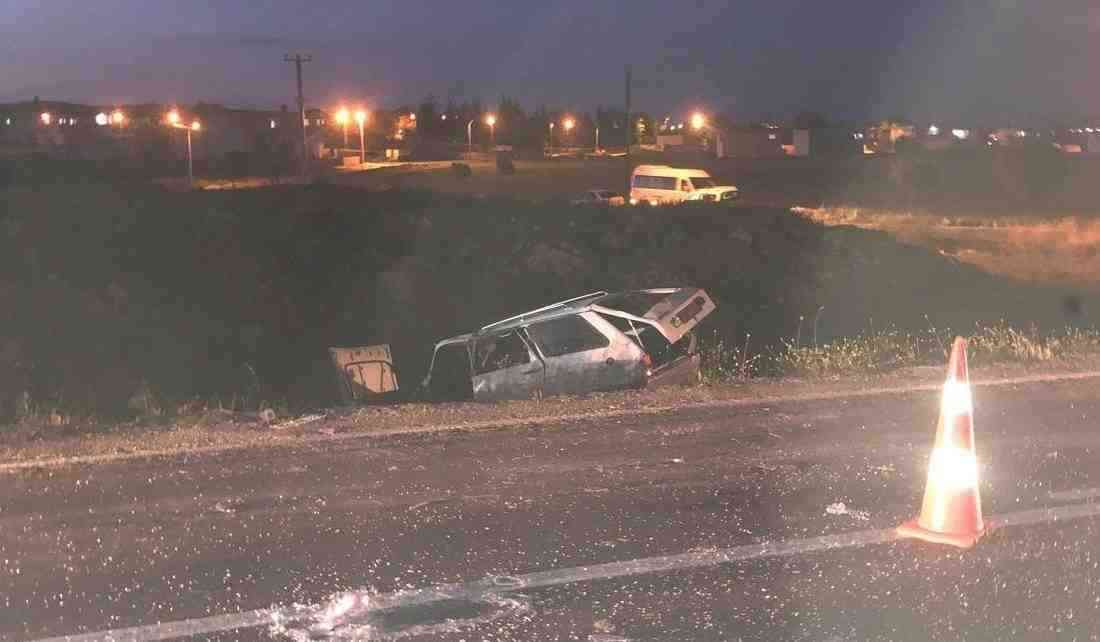 Nurdağı-Gaziantep Yolunda Kaza Gaziantep’in Nurdağı ilçesinde, kamyonet ile otomobilin çarpışması