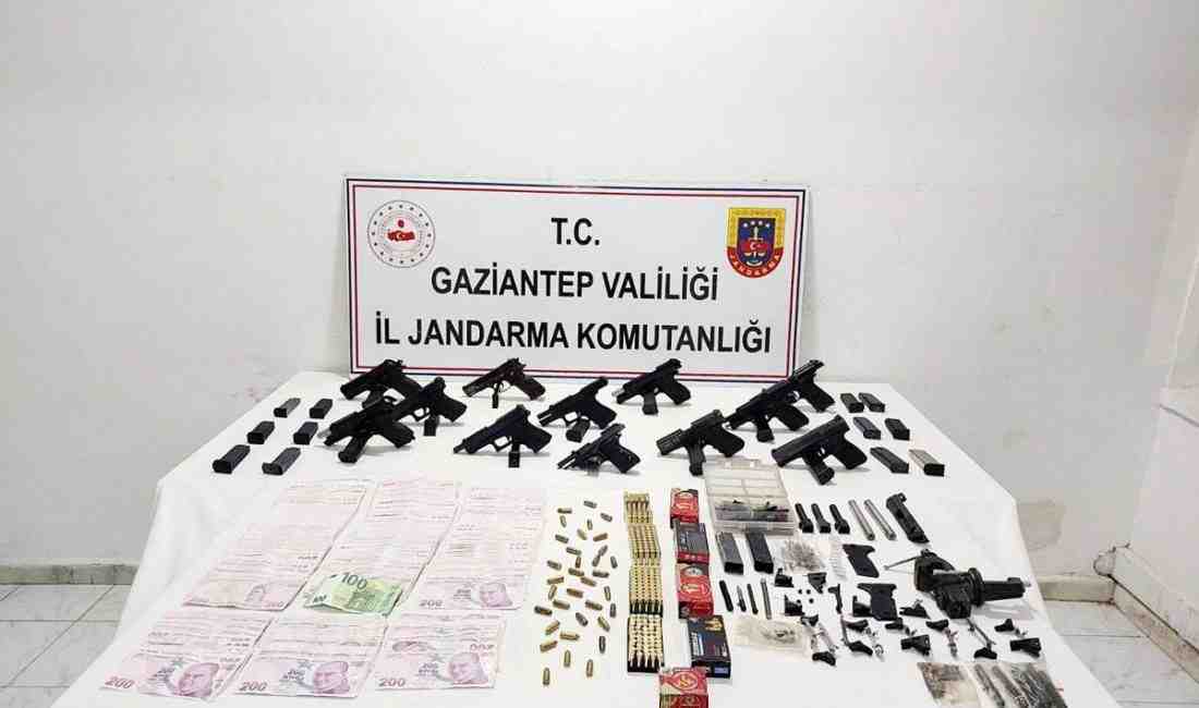 Gaziantep’te İl Jandarma Komutanlığı ekiplerinin düzenlediği operasyonda, silah kaçakçılığı yaptığı