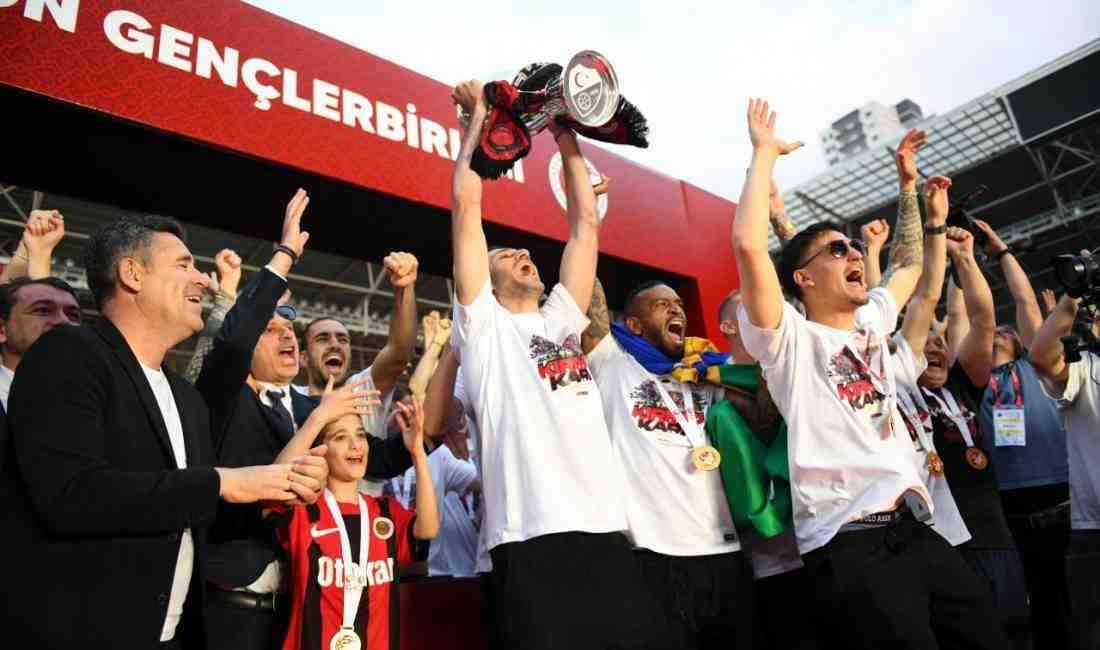 4 yıl sonra gelen başarı, Eryaman Stadyumu’nda binlerin katılımıyla kutlandı