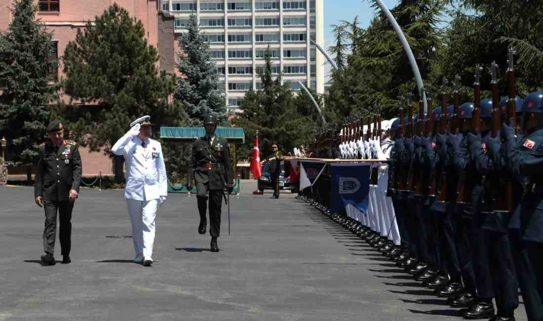 Genelkurmay Başkanı Orgeneral Metin Gürak, resmi temaslarda bulunmak üzere Türkiye’ye