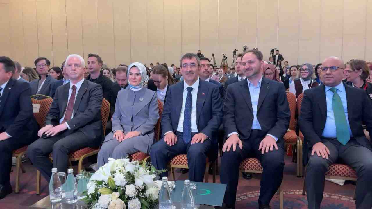 Cumhurbaşkanı Yardımcısı Cevdet Yılmaz, İstanbul’da düzenlenen 6. Küresel Davranışsal Bağımlılıklar