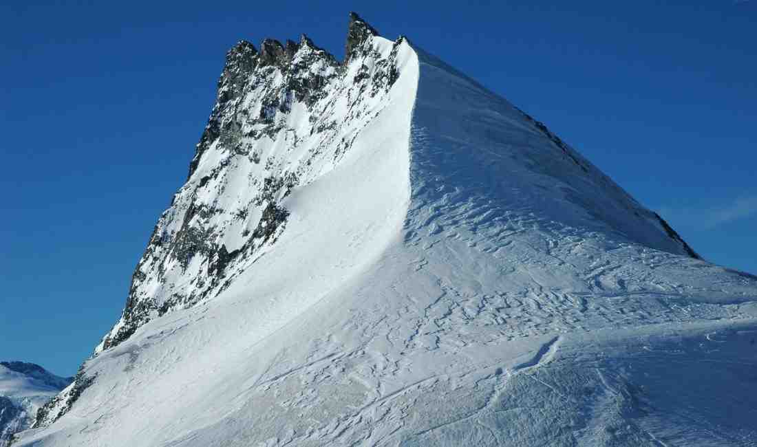 İsviçre’de Rimpfischhorn Dağı’nda 5 Kayakçının Cansız Bedenine Ulaşıldı İsviçre’nin Zermatt kenti yakınlarında bulunan Rimpfischhorn Dağı’nda yürütülen arama-kurtarma çalışmaları