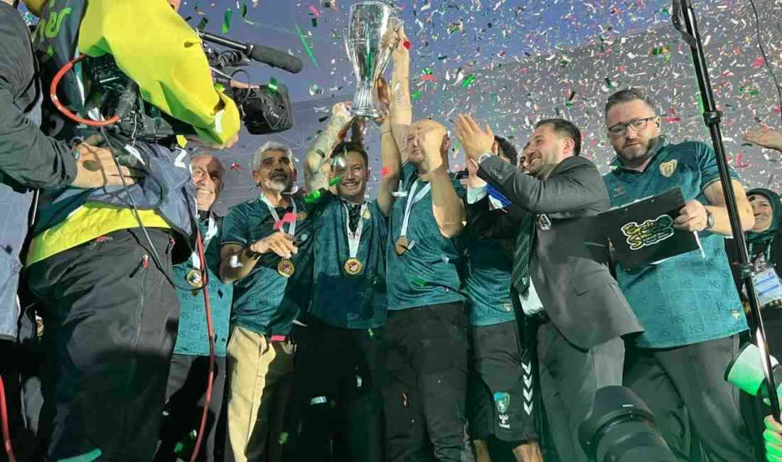 Kocaelispor, 2024-2025 sezonunu Trendyol 1. Lig şampiyonu olarak tamamlayarak Süper