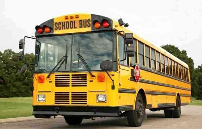 Pakistan’ın Afganistan sınırındaki Belucistan eyaletinde, askeri bir okula ait servis