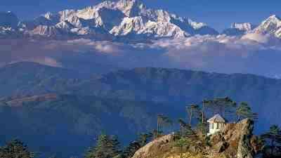 Kanchenjunga Zirvesine Tırmandı, Rekor Kırdı Pakistanlı dağcı Naila Kiani, Nepal’de