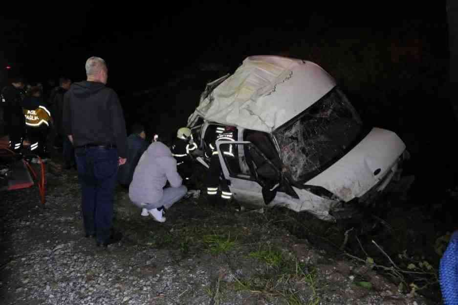 Direksiyon Hakimiyetini Kaybetti, Minibüs Şarampole Yuvarlandı Samsun’un Bafra ilçesinde gece