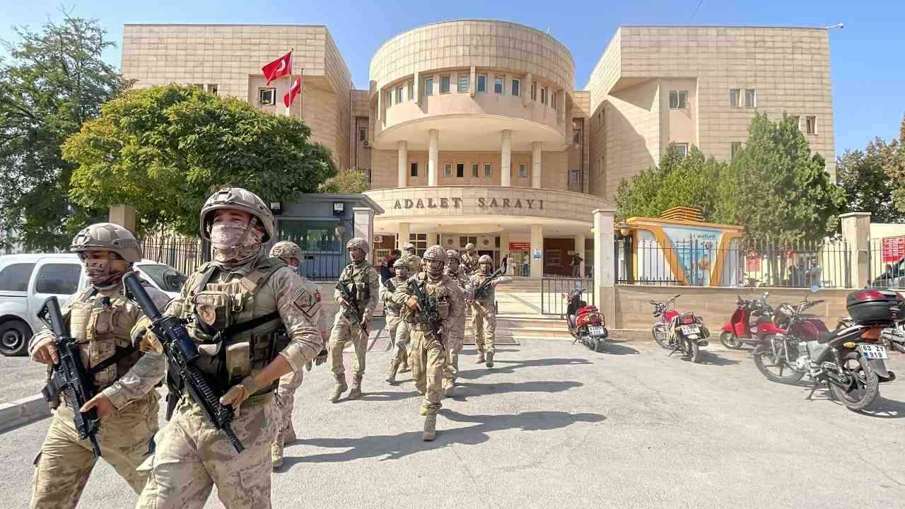 Şanlıurfa’da, çeşitli suçlardan haklarında 1 ile 15 yıl arasında kesinleşmiş