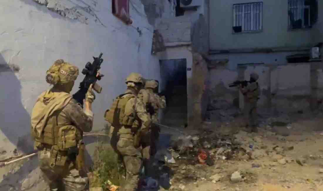 Şanlıurfa’da uyuşturucu satıcılarına yönelik gerçekleştirilen geniş kapsamlı operasyonda 25 şüpheli