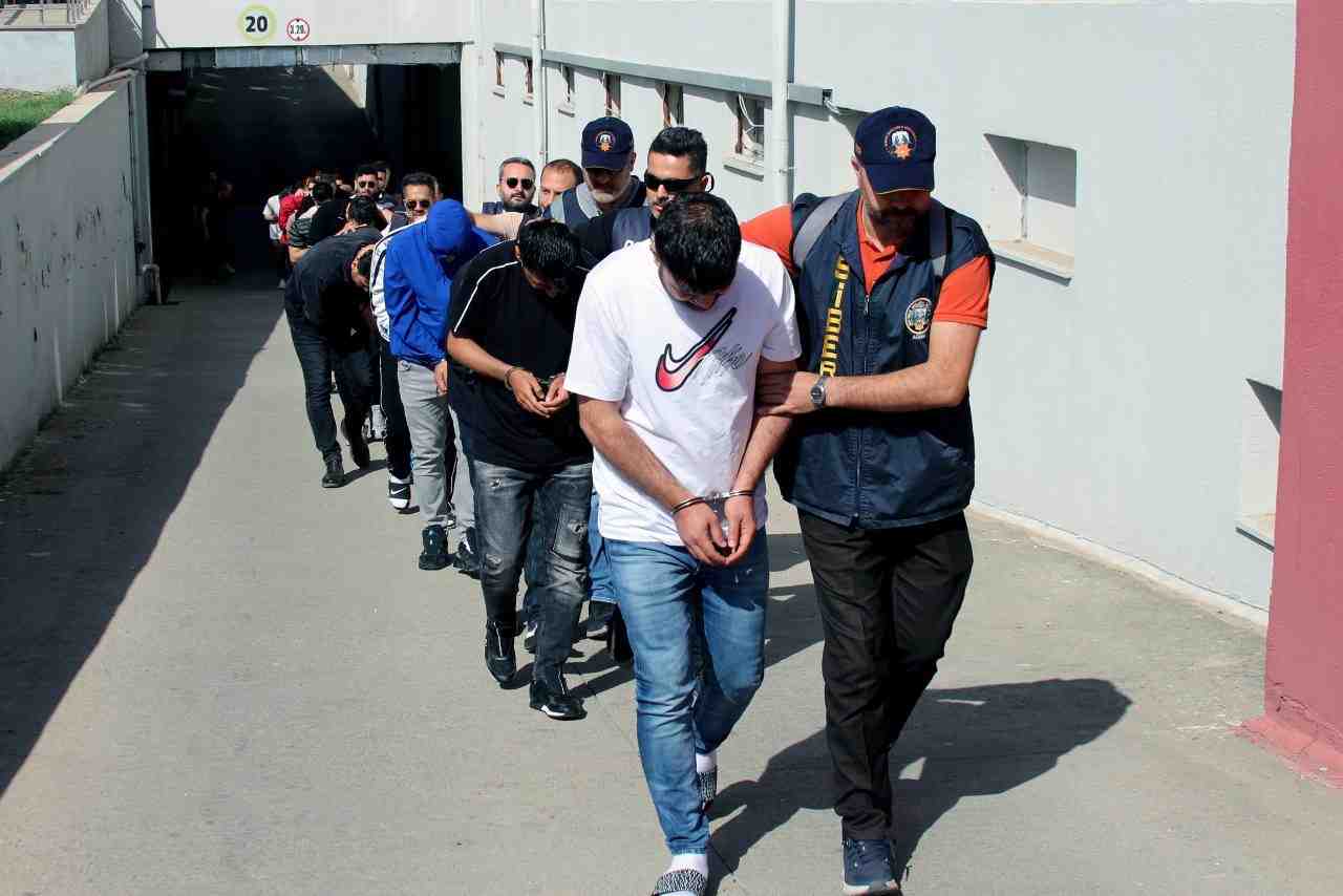 Adana merkezli 20 ilde düzenlenen dev operasyonda, sosyal medya ve