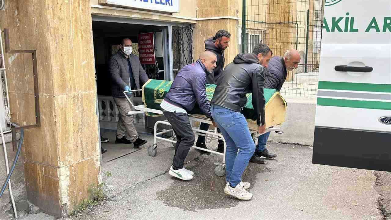 2 Çocuk Annesi Kadın KKKA Şüphesiyle Yaşamını Yitirdi Sivas’ın Zara