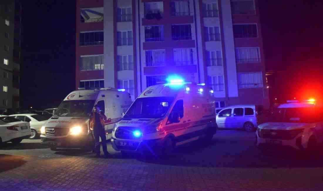 Sivas’ın Kılavuz Mahallesi’nde aynı evde anneleriyle birlikte yaşayan 22 yaşındaki