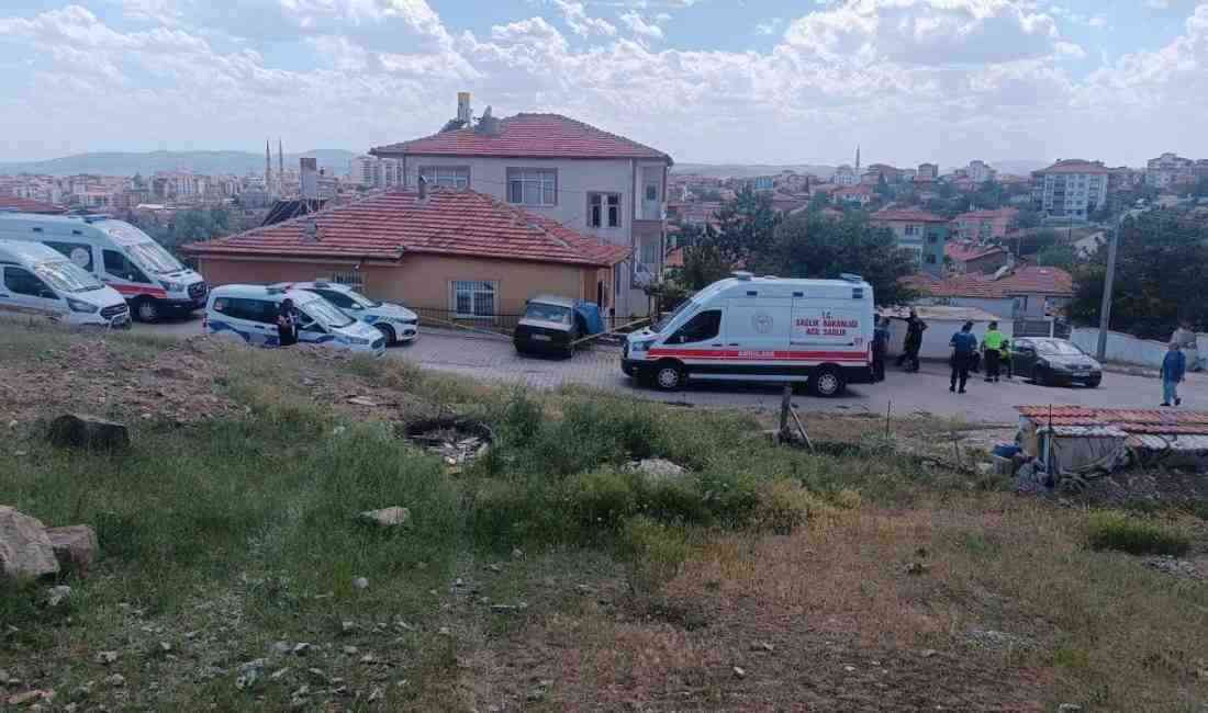 Kırıkkale’de Otomobil Ev Duvarına Çarptı: Sürücü Kalp Krizi Nedeniyle Hayatını