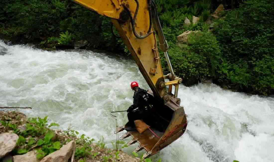 Tatilde Gelen Facia Suudi Arabistan’dan ailesiyle birlikte Trabzon’un Çaykara ilçesindeki