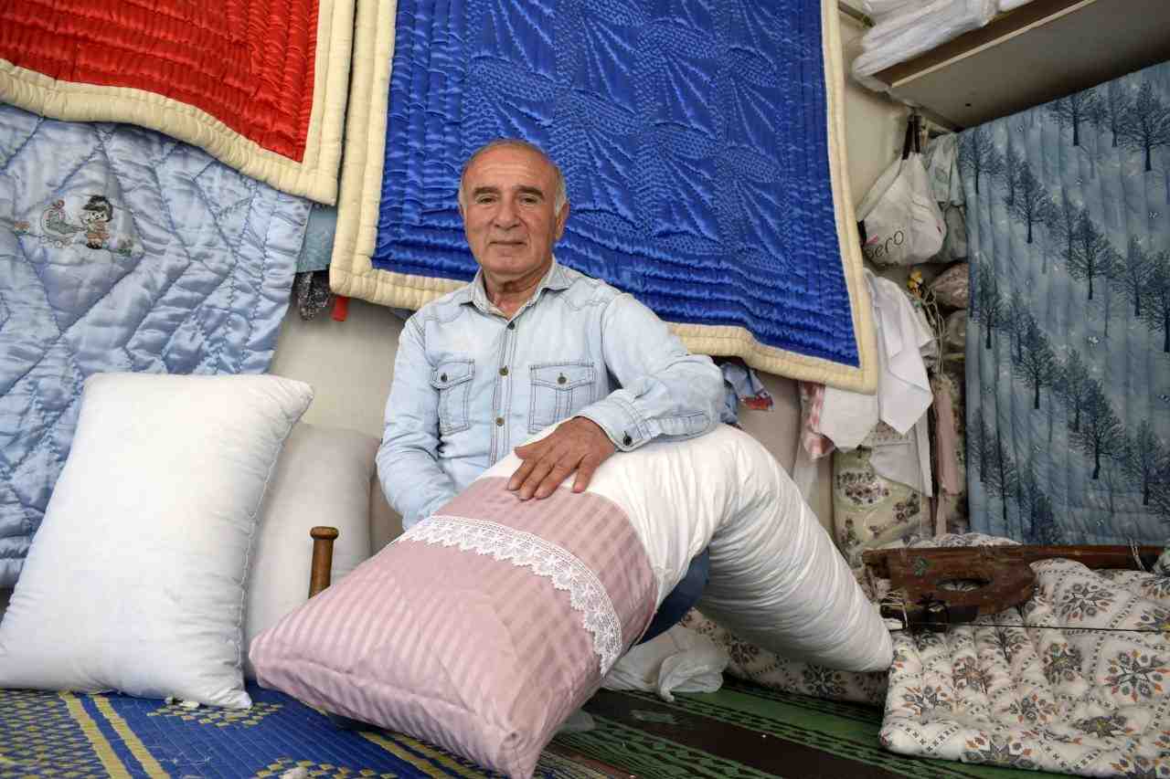 Antalya’da 1971 yılından bu yana yorgancılık yapan İbrahim Yılmaz, geçmişin