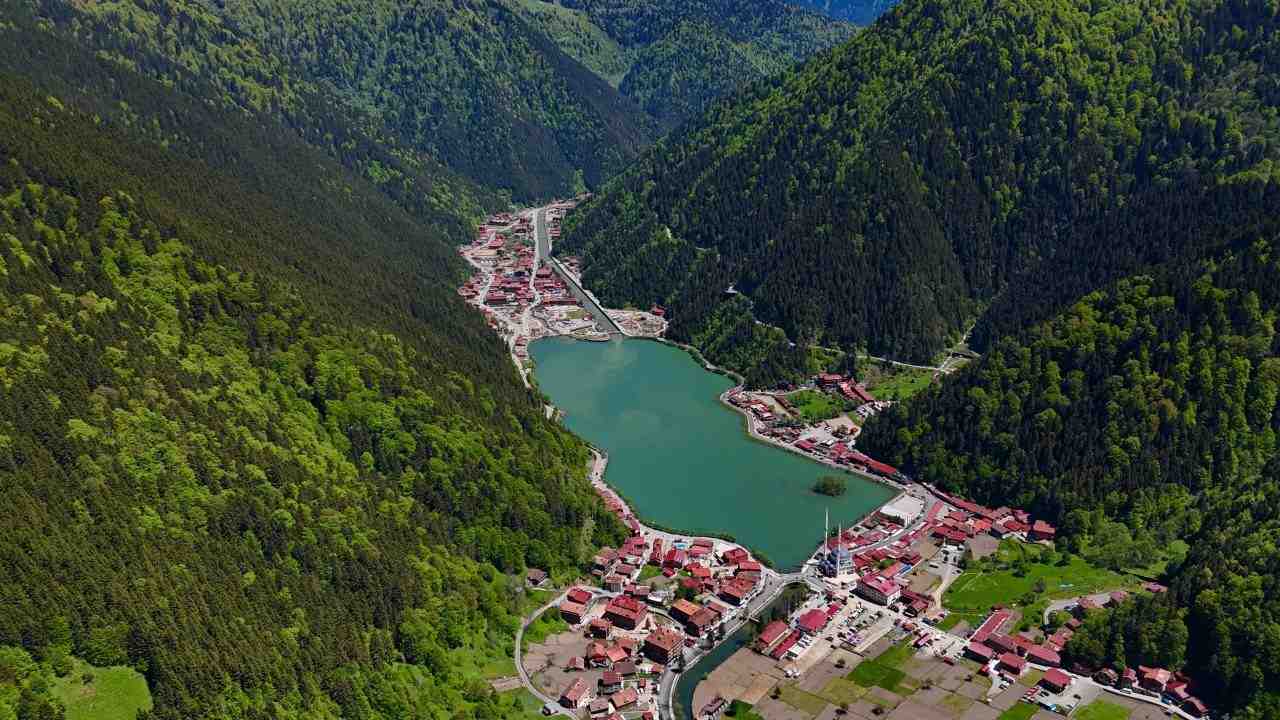 Uzungöl’e Yeni Düzenleme Geliyor Trabzon’un dünyaca ünlü turizm merkezi Uzungöl’de,